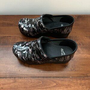 New Dansko Clogs European size 37 US 7